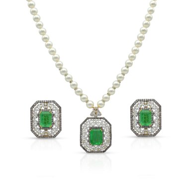 Gold Locket Set Design